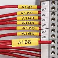 Tubetti termorestringenti applicati a cavi.