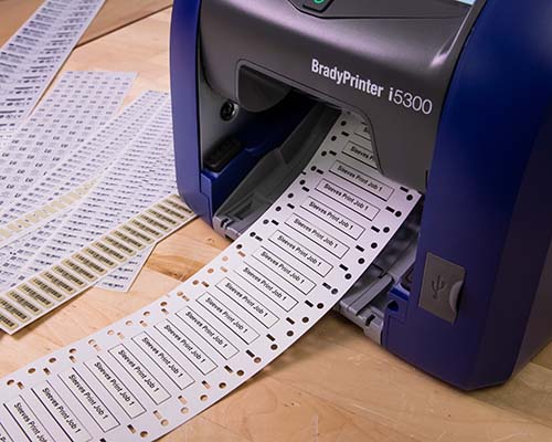 Serie di etichette e tubetti stampati con l’i5300.