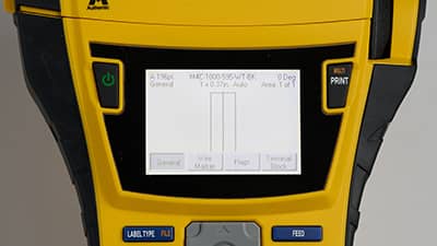 Batteria inserita nella parte inferiore della stampante M710.