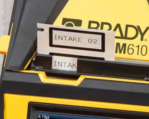 Etichette appena stampate che escono dalla M610. 