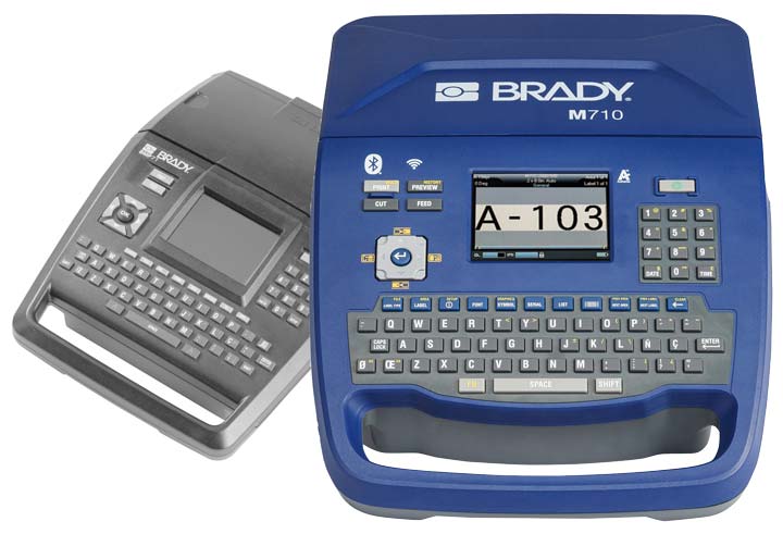 Stampante Brady M710 davanti a una vecchia stampante BMP71 (in grigio).